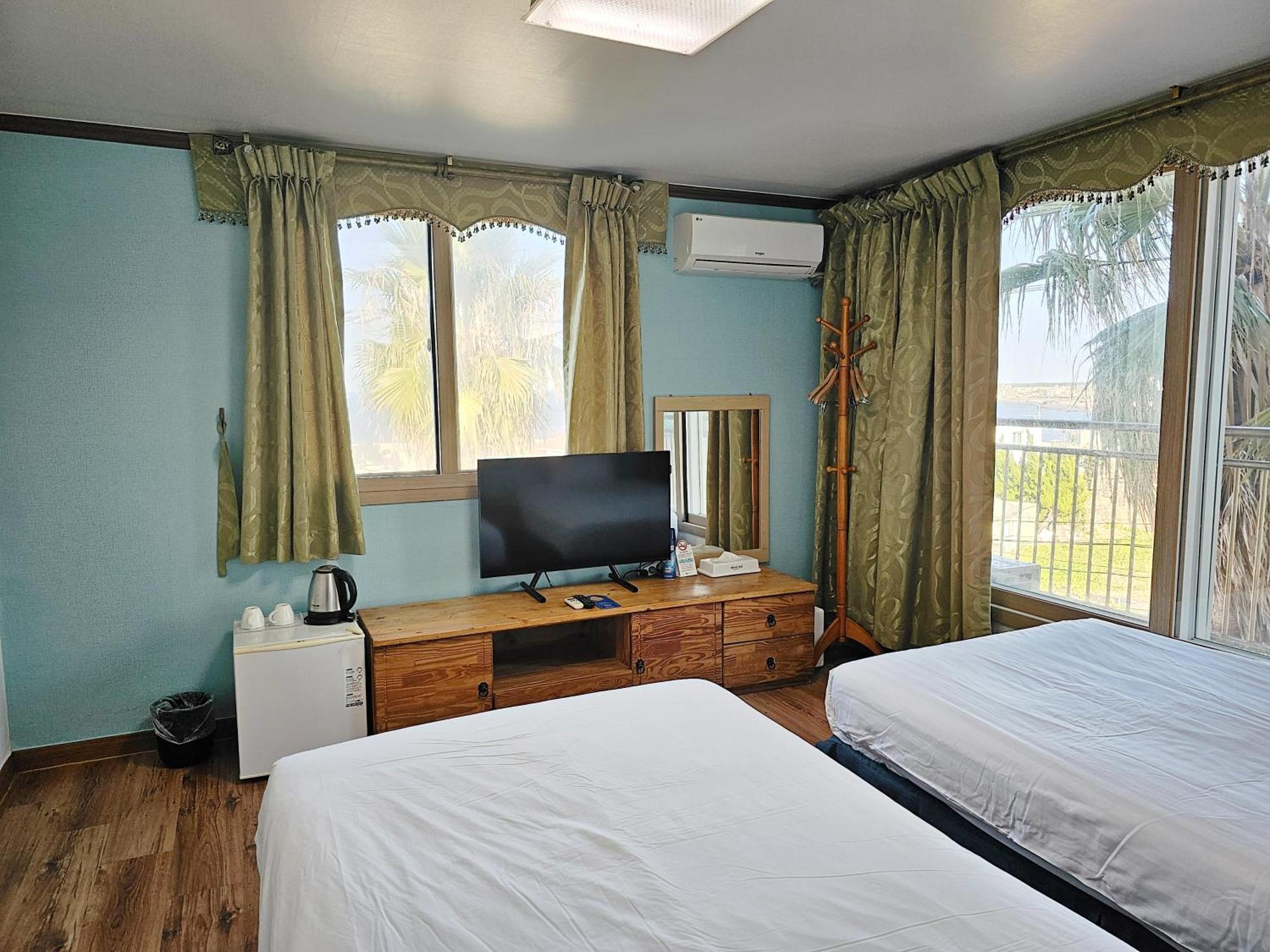 Sea Cliff Hotel Jeju Phòng bức ảnh