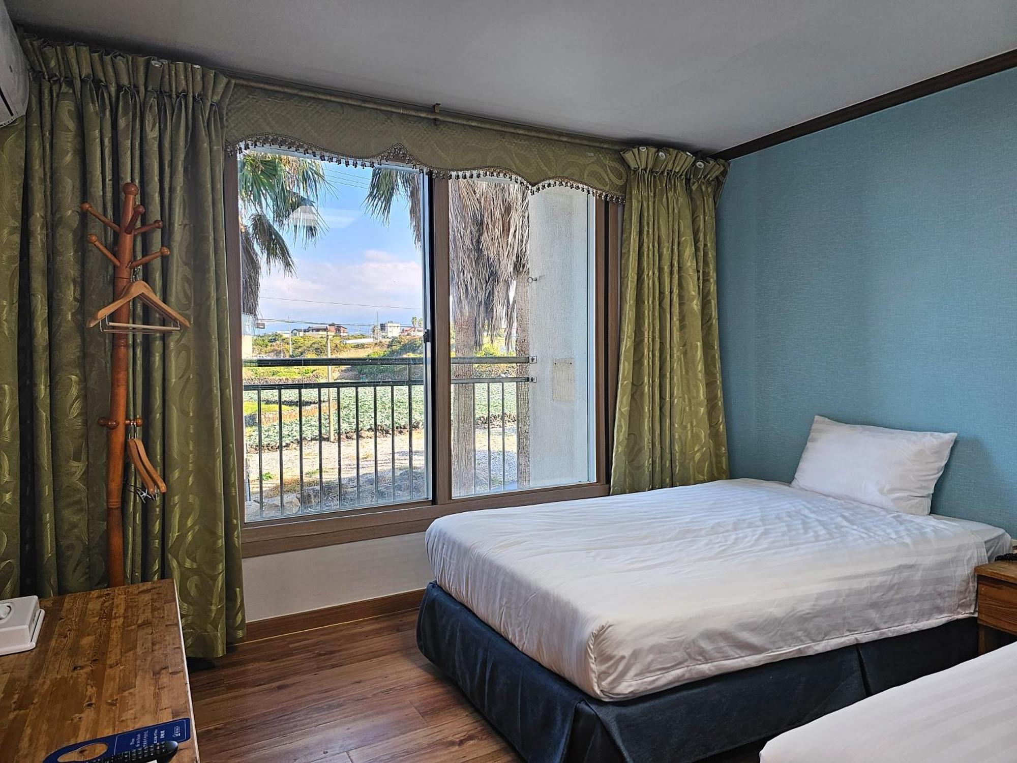 Sea Cliff Hotel Jeju Phòng bức ảnh