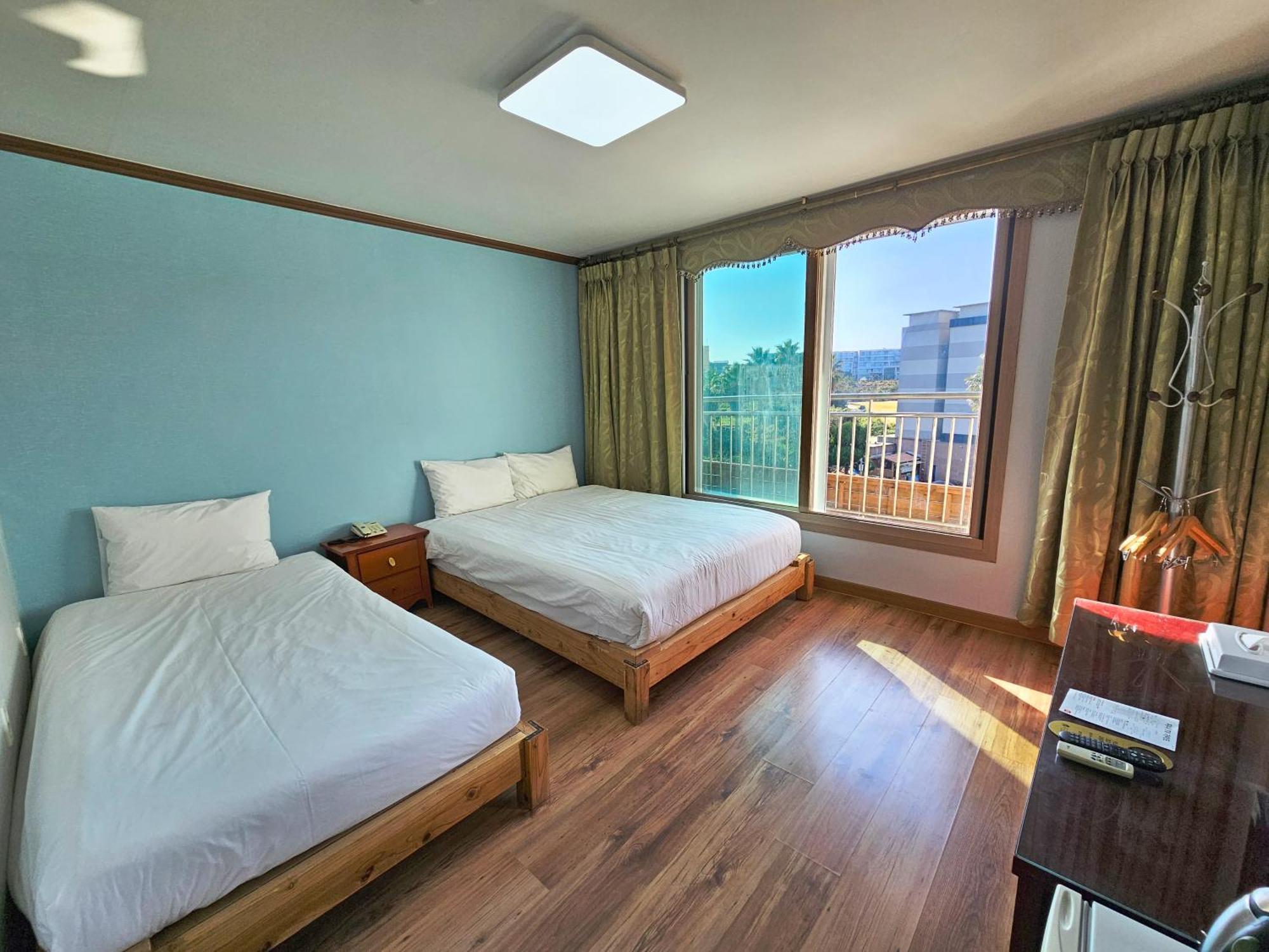 Sea Cliff Hotel Jeju Phòng bức ảnh